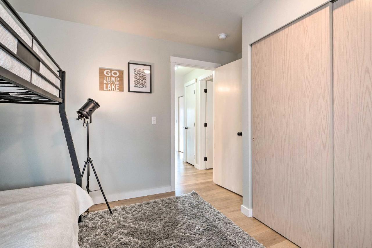 Chic Chelan Condo With Balcony, Walk To Lake And Dtwn! Екстериор снимка